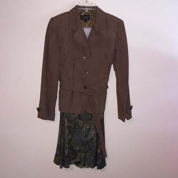 Studio I Dresses & Skirts - 2 Piece Suit Jacket & Skirt 10P